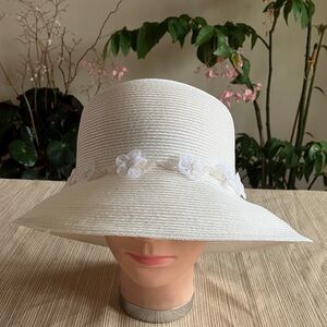 Chic White Floral Women's Hat